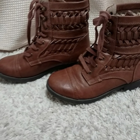 Shoes - Picture 2 of 5